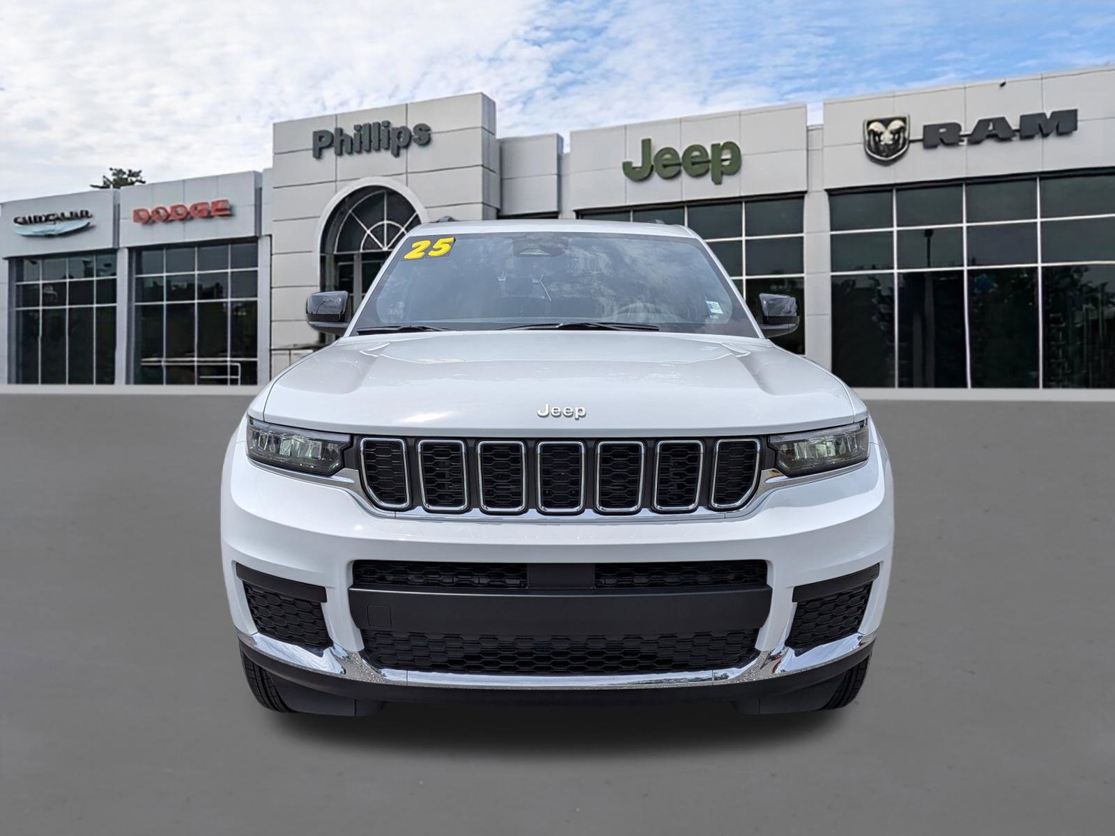 Used 2025 Jeep Grand Cherokee L Laredo RWD image 8