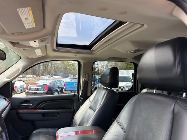 Used 2011 Cadillac Escalade EXT Luxury image 22