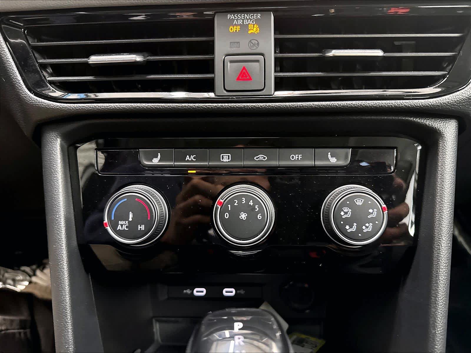 Used 2023 Volkswagen Taos SE FWD image 18