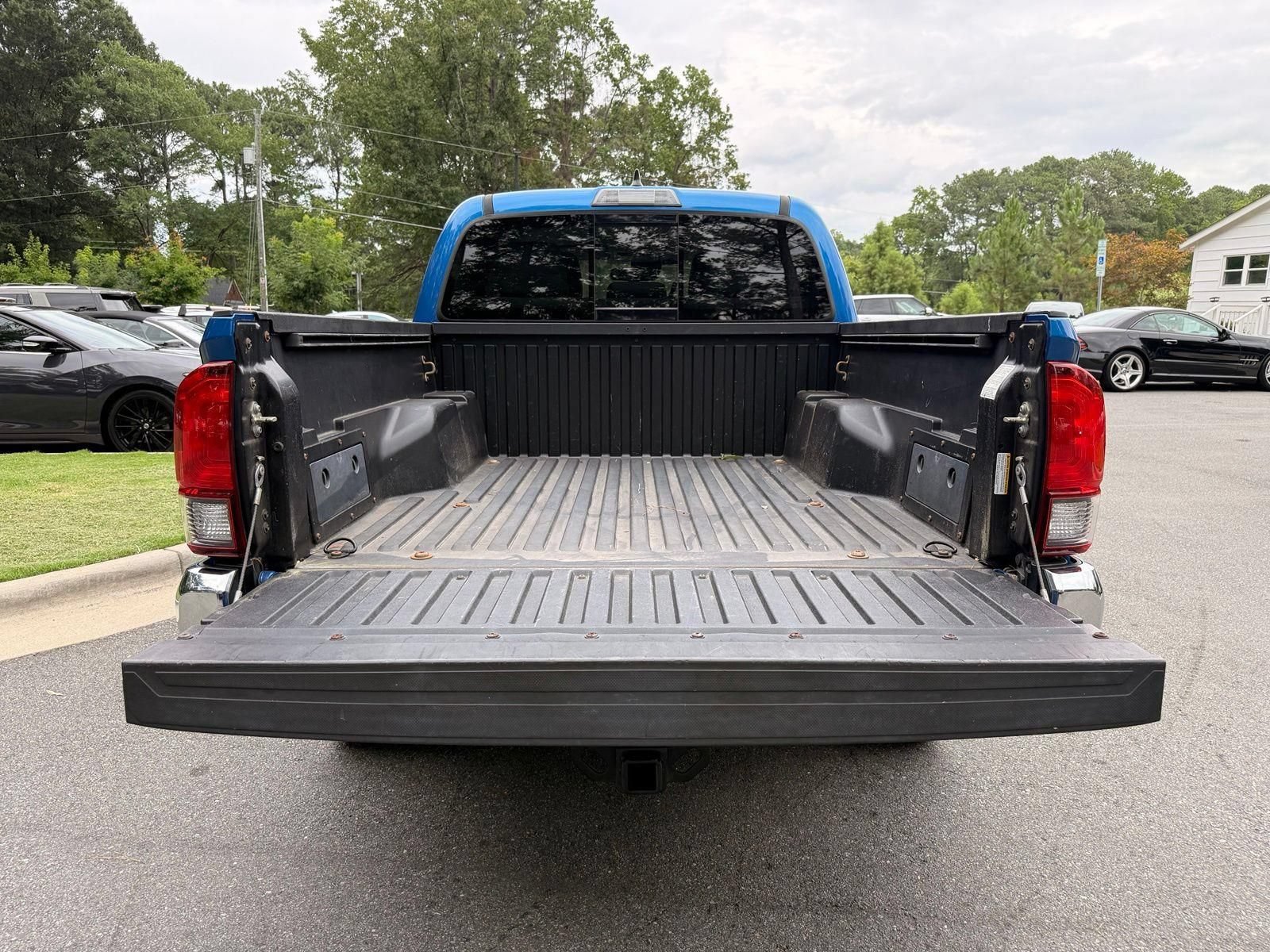 Used 2018 Toyota Tacoma SR5 RWD image 13