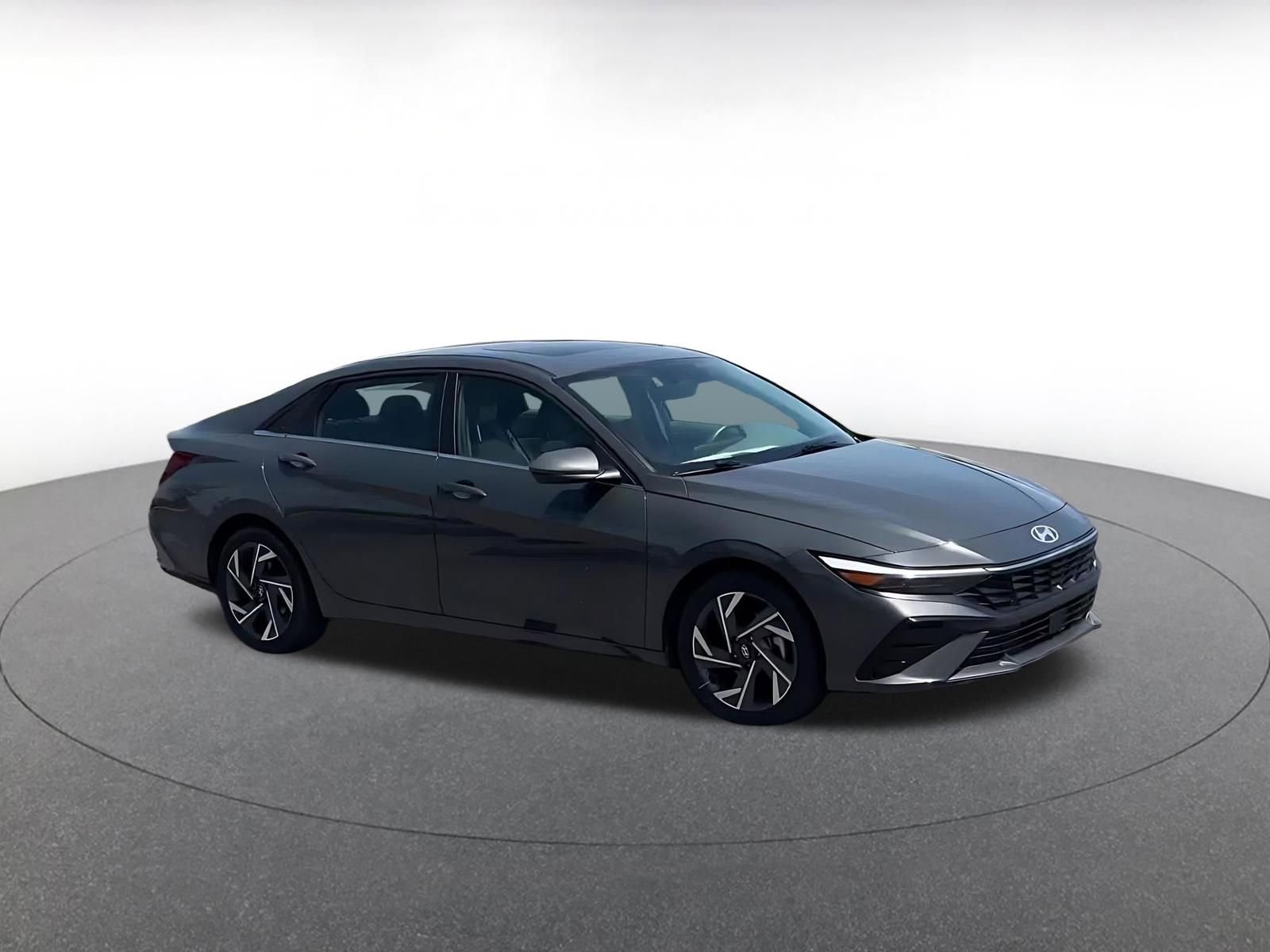 Used 2025 Hyundai Elantra SEL FWD image 2