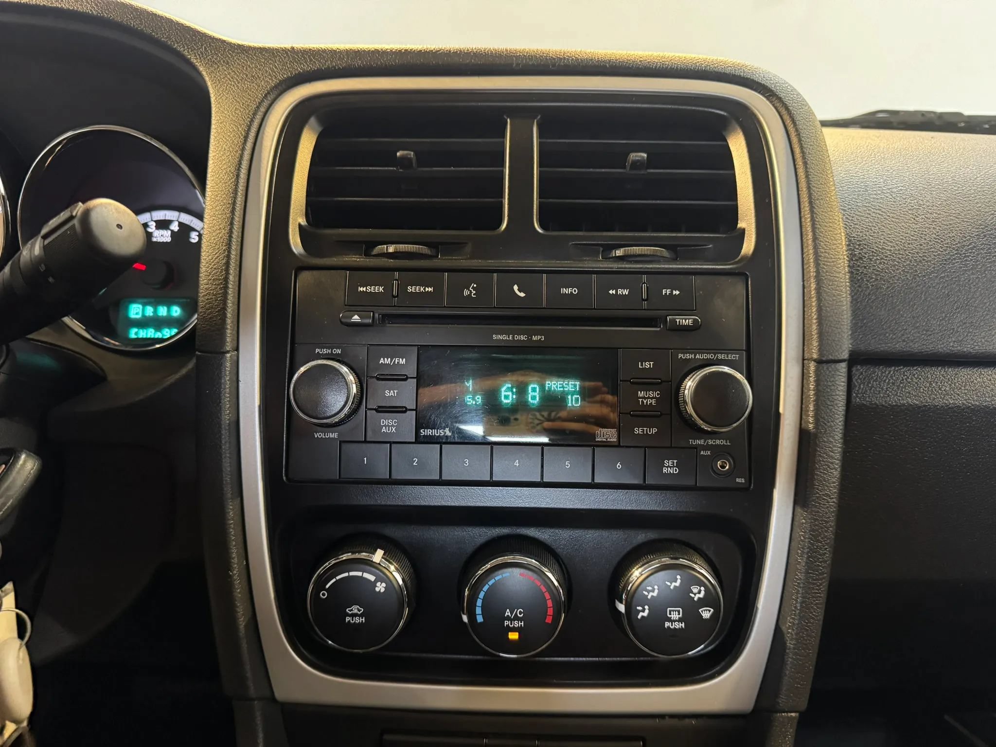 Used 2010 Dodge Caliber SXT FWD image 13