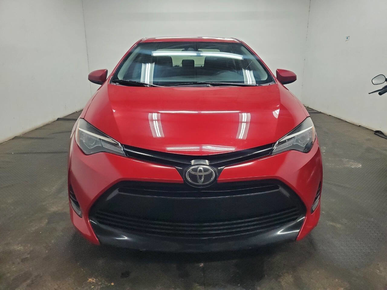 Used 2019 Toyota Corolla LE image 2