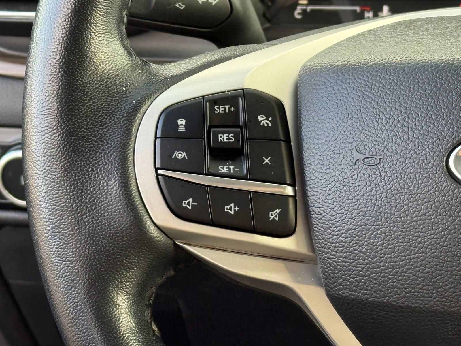 Used 2023 Ford Explorer Limited image 16