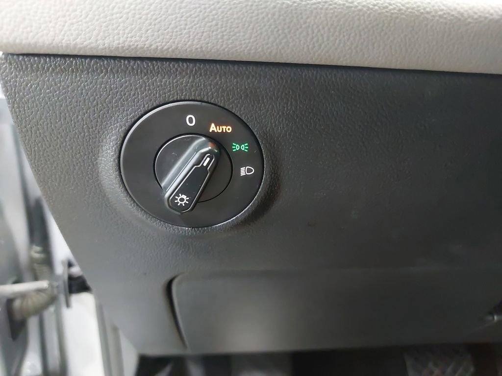 Used 2023 Volkswagen Taos SE w/ Panoramic Sunroof Package image 26