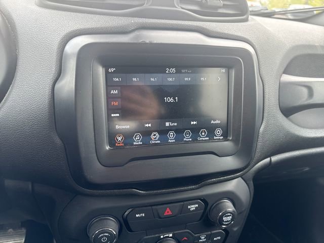 Used 2018 Jeep Renegade Latitude image 21