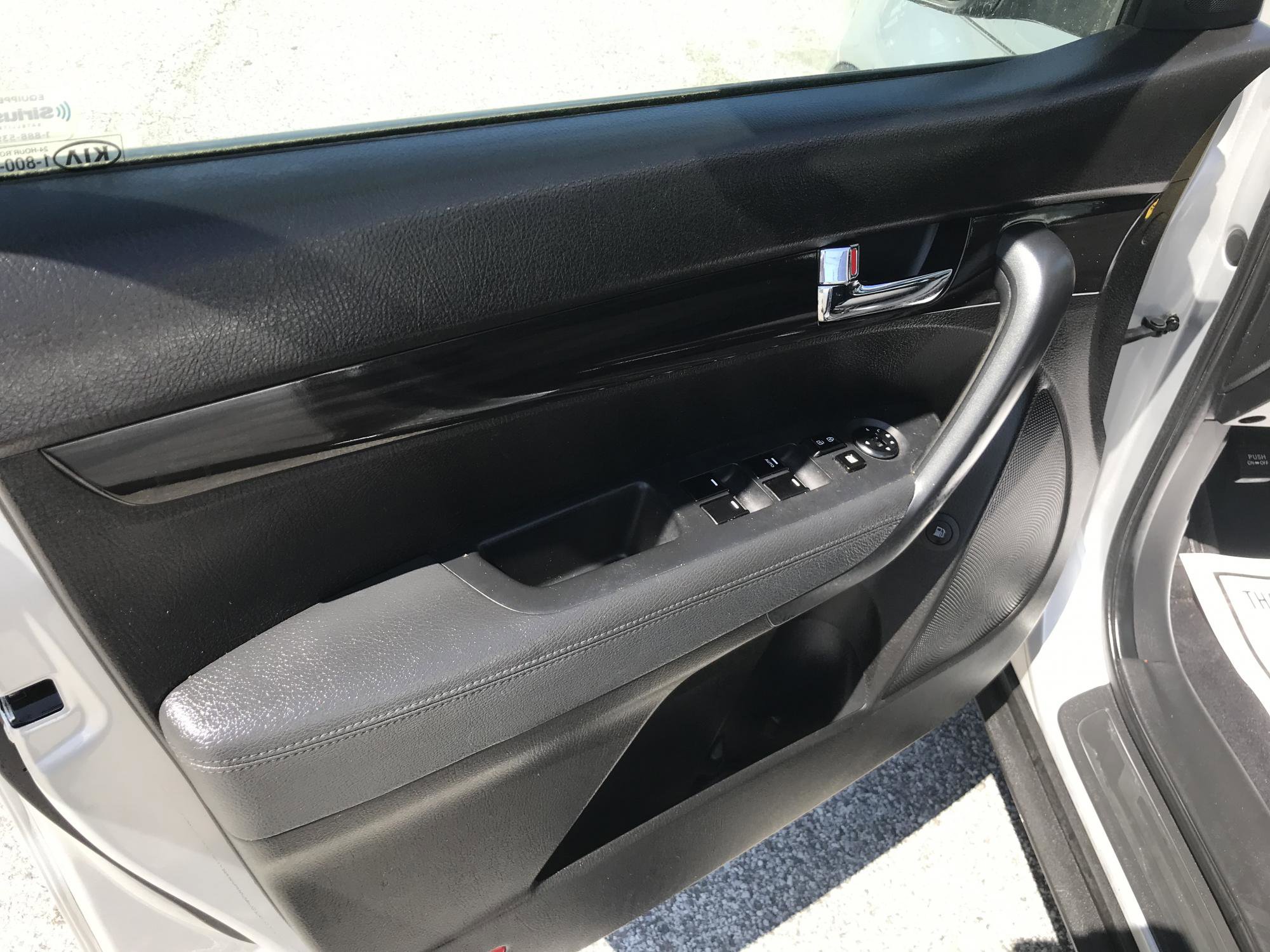 Used 2013 Kia Sorento LX image 9