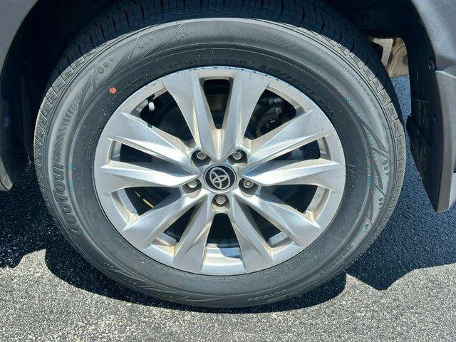 Certified 2023 Toyota Corolla Cross LE w/ Moonroof Package AWD/4WD image 8