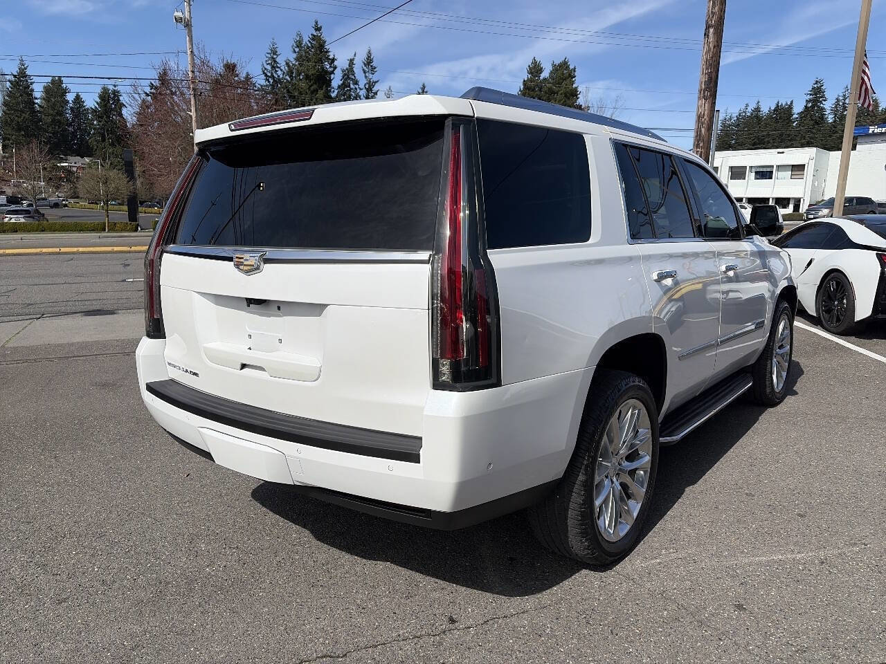 Used 2018 Cadillac Escalade Luxury AWD/4WD image 10