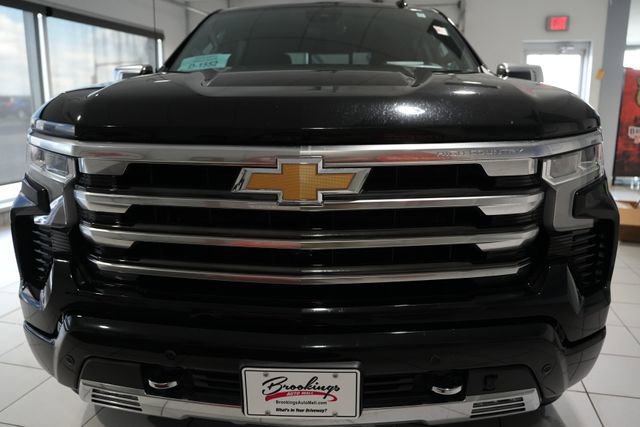 Used 2025 Chevrolet Silverado 1500 High Country w/ Technology Package image 6