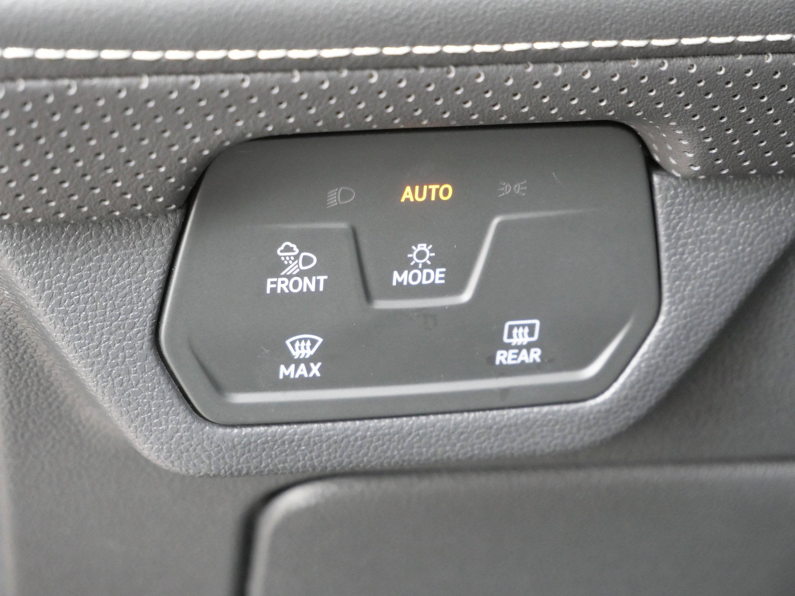 Certified 2025 Volkswagen Atlas SE image 21