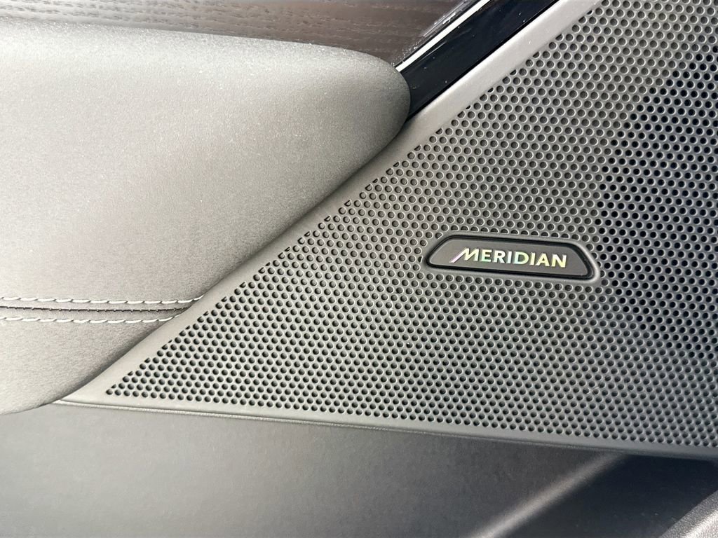 Used 2023 Land Rover Range Rover Velar R-Dynamic S image 23