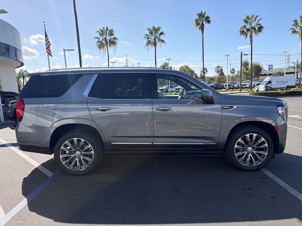 Used 2021 GMC Yukon Denali w/ Denali Premium Package AWD/4WD image 5