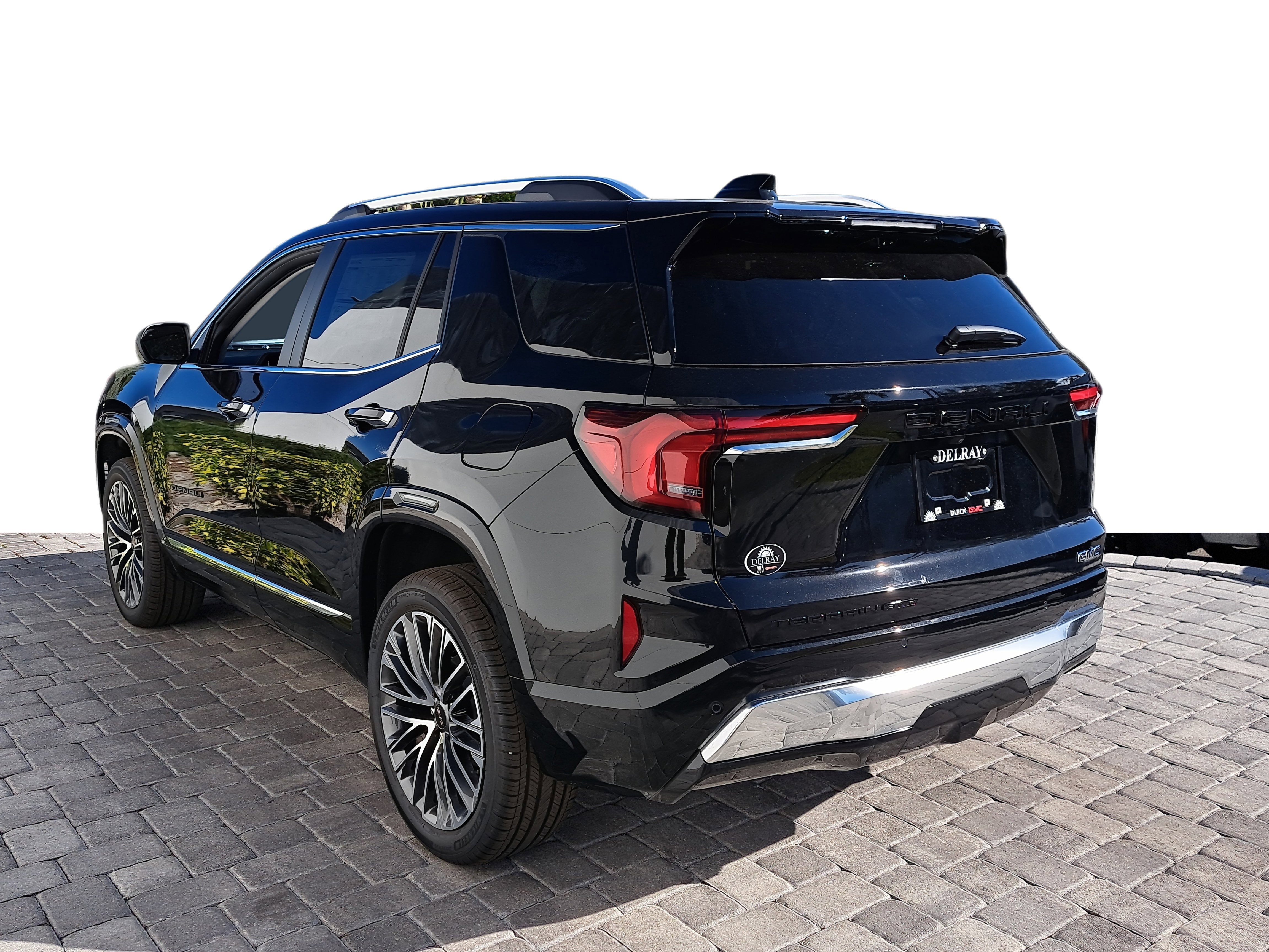 New 2026 GMC Terrain Denali w/ LPO, Black Badging Package image 4