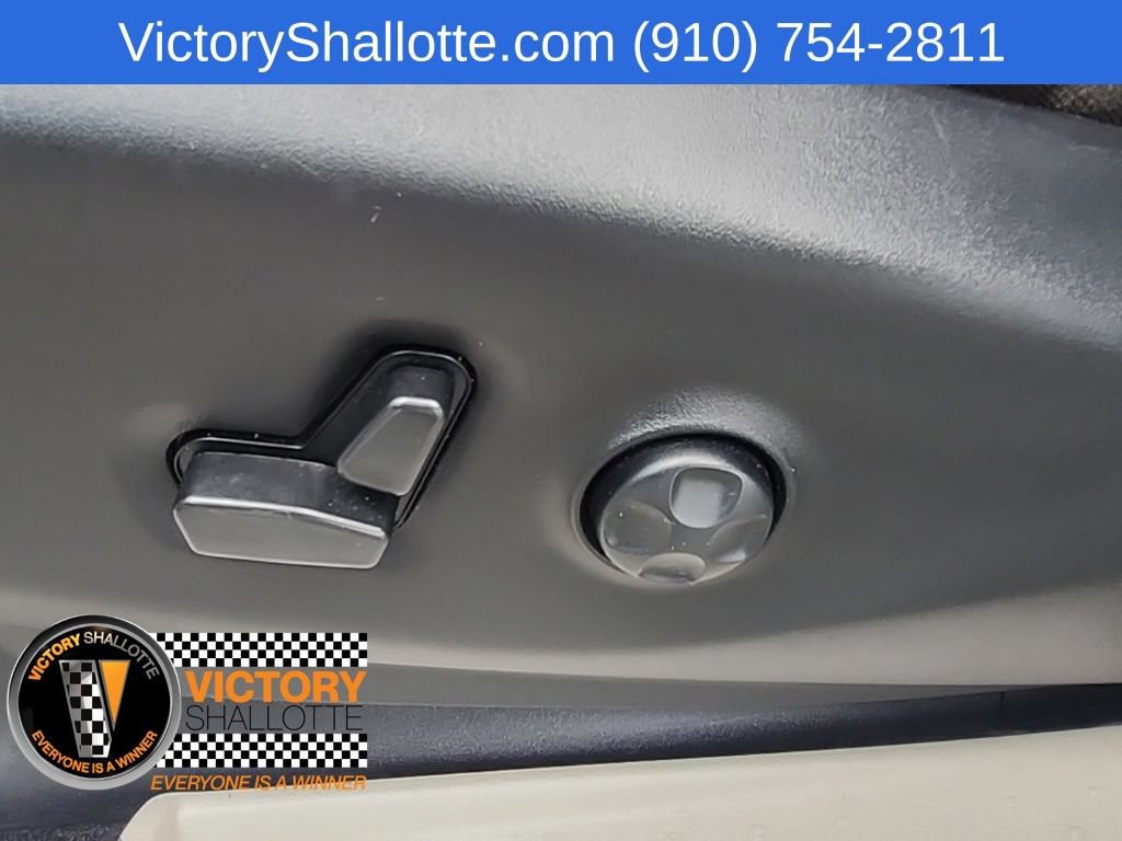 Certified 2023 Chrysler Voyager LX FWD image 17