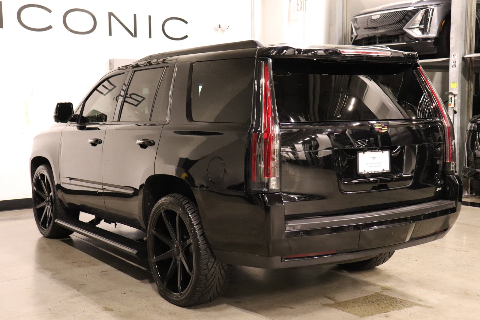 Used 2015 Cadillac Escalade Platinum image 3