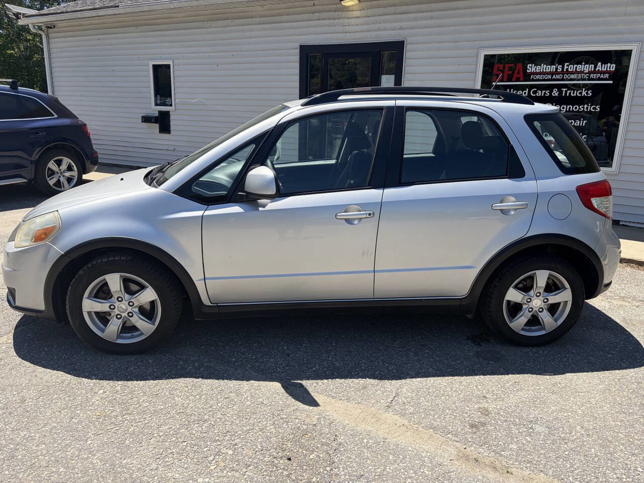 Used 2012 Suzuki SX4 AWD Hatchback image 2