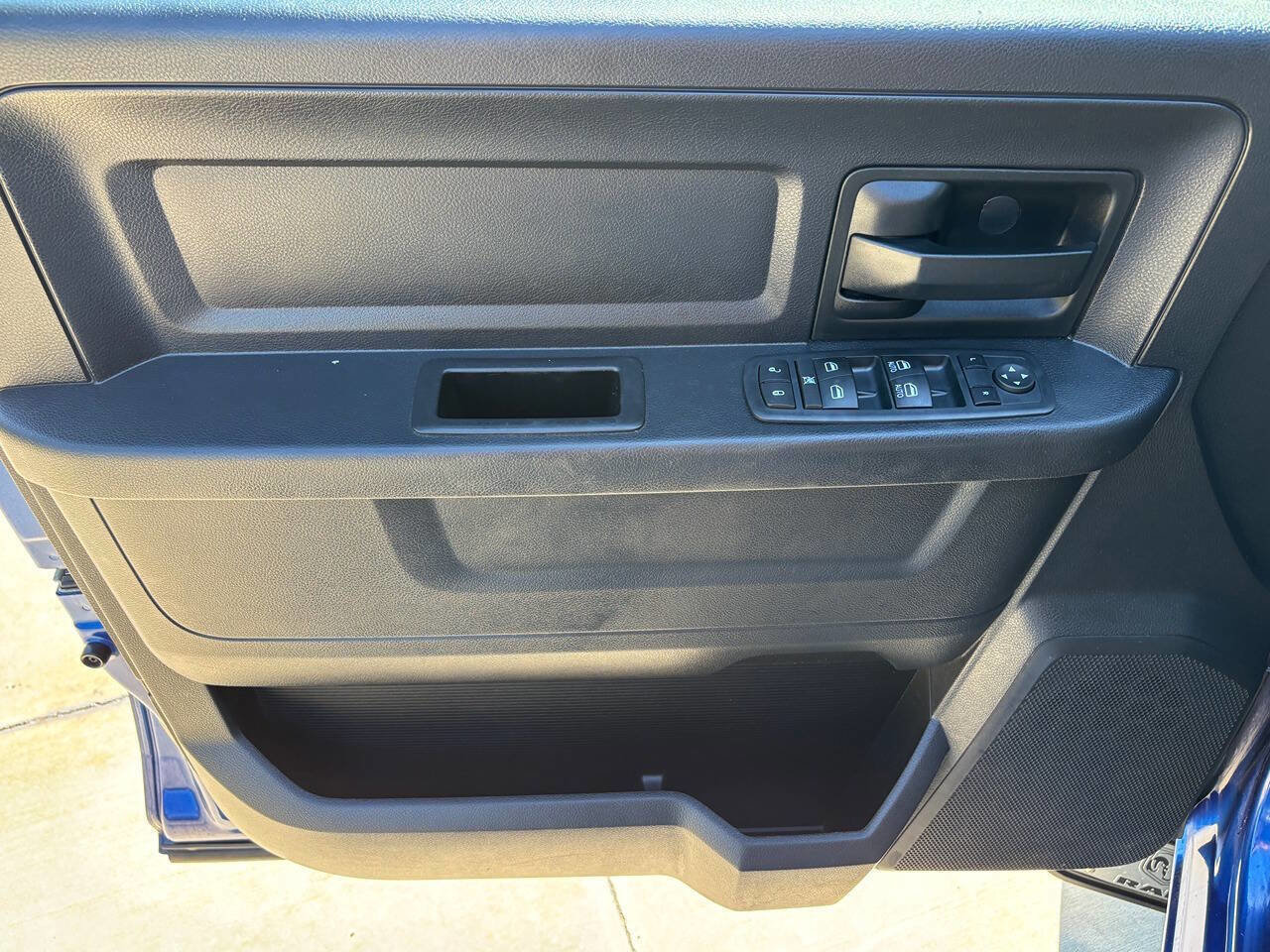 Used 2015 RAM 1500 ST w/ SXT Appearance Group image 28