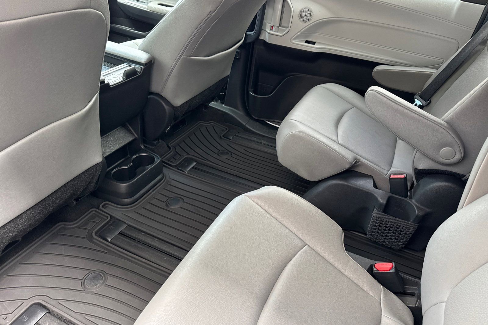 Certified 2026 Toyota Sienna XLE AWD/4WD image 12