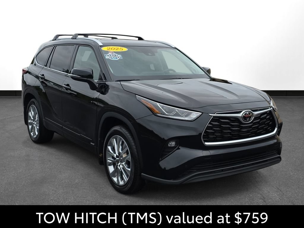 Certified 2025 Toyota Highlander Limited AWD/4WD image 3