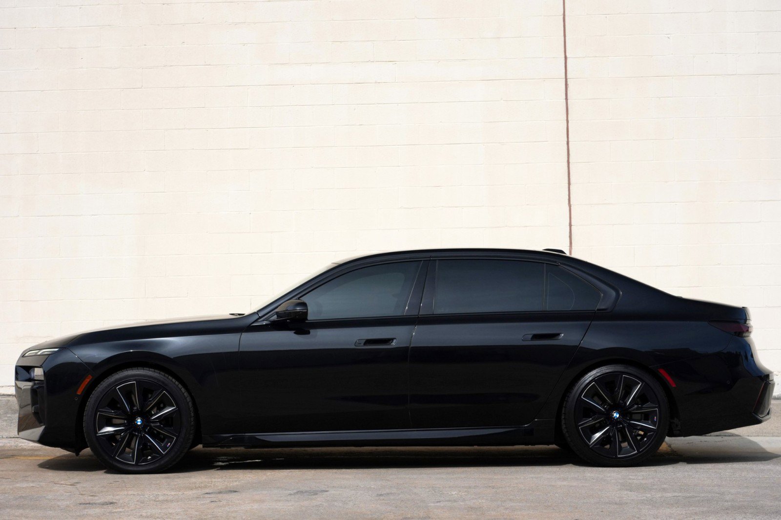 Used 2023 BMW 740i RWD image 9