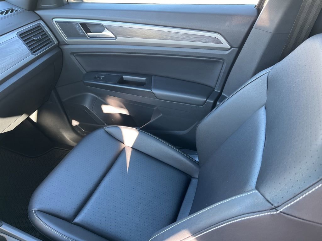 Used 2020 Volkswagen Atlas Cross Sport SE w/ Towing Package image 26