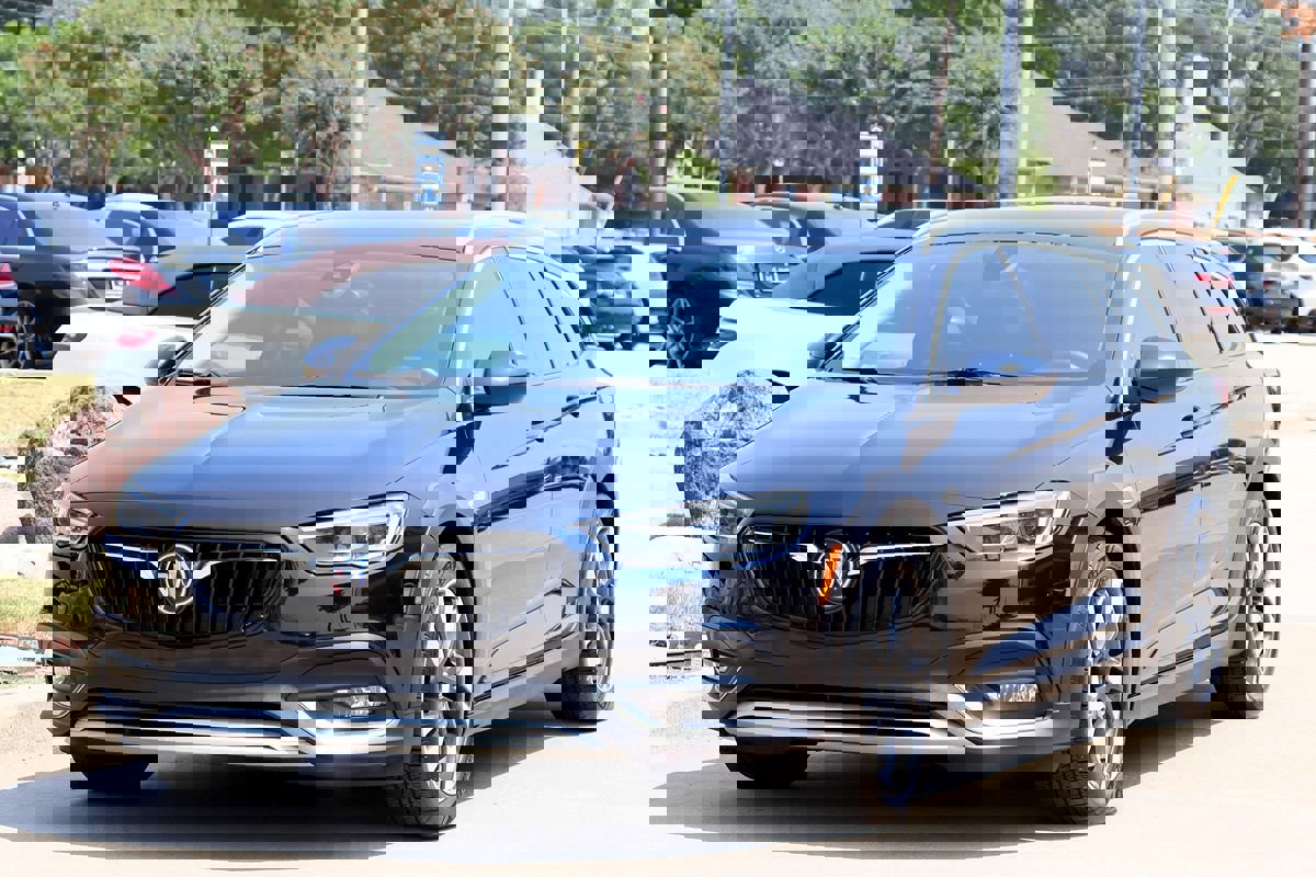 Used 2018 Buick Regal Essence w/ Driver Confidence Package #1 image 53