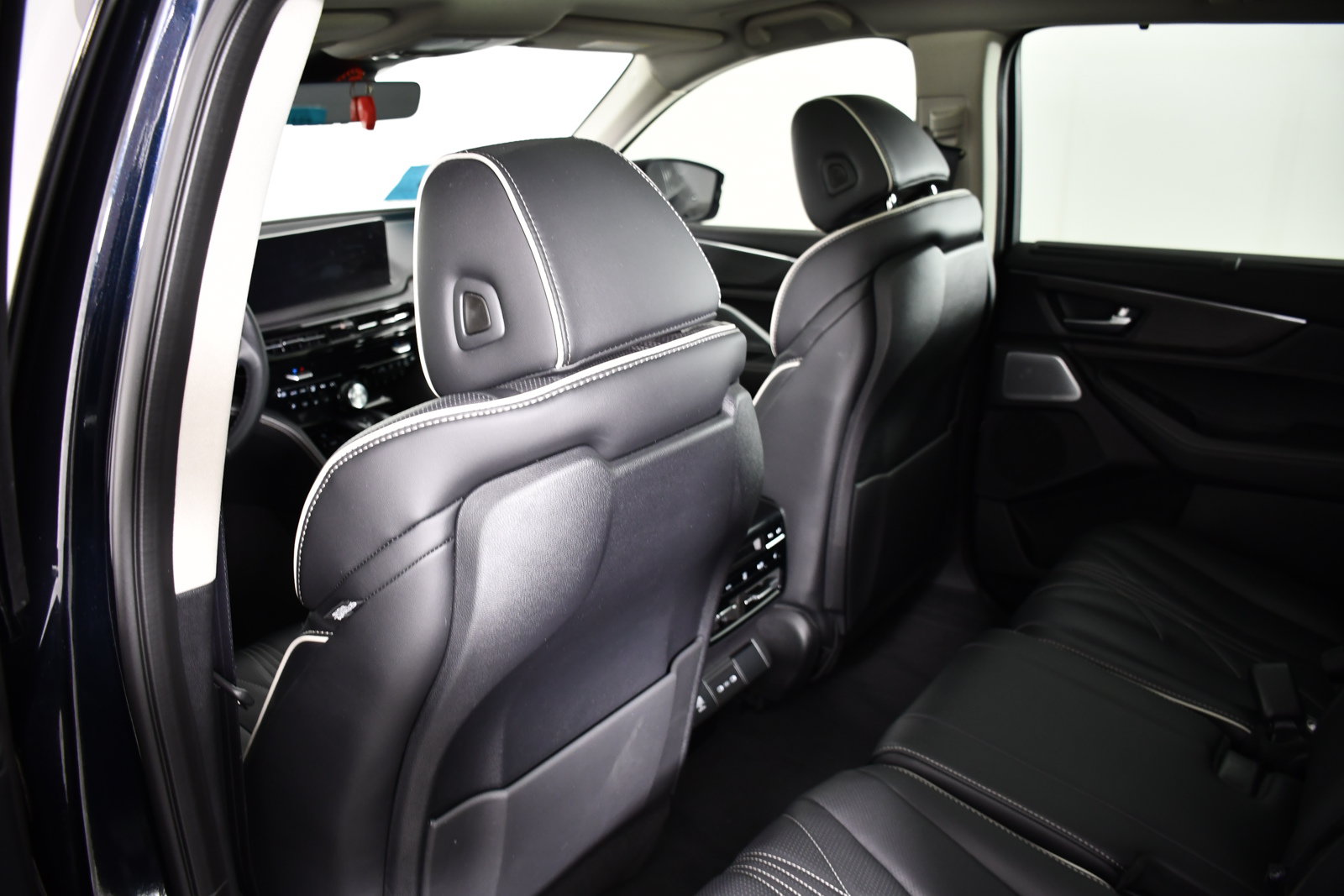 Certified 2025 Acura MDX w/ Advance Package AWD/4WD image 45