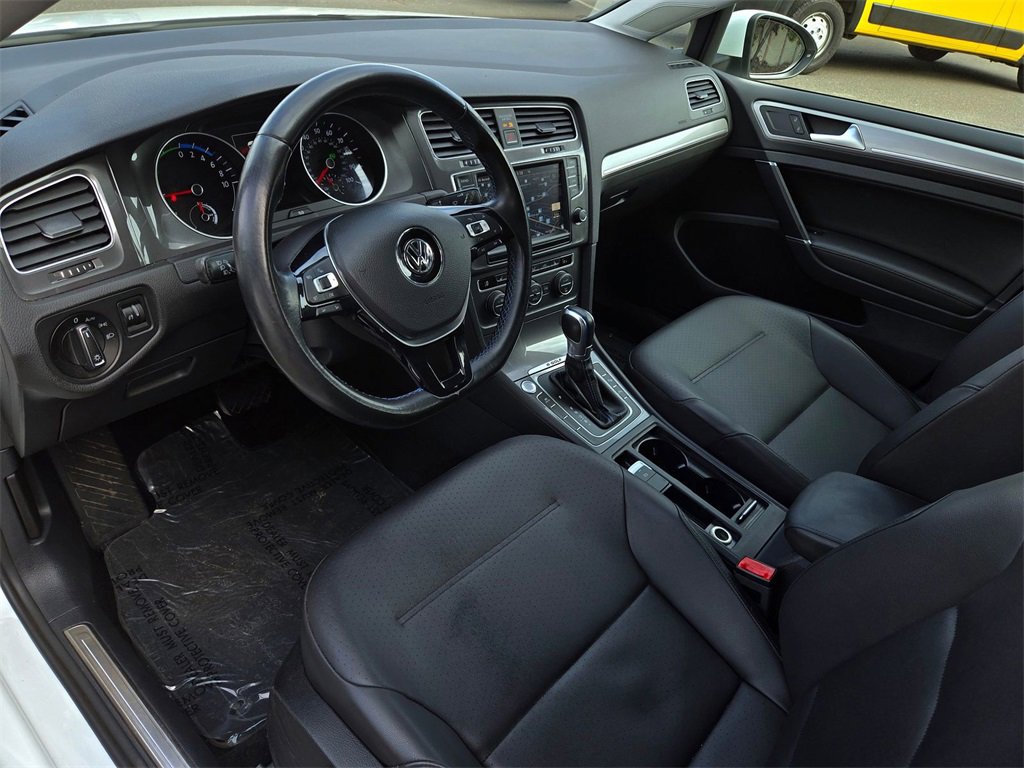 Used 2016 Volkswagen e-Golf SEL Premium w/ Driver Assistance Package image 9