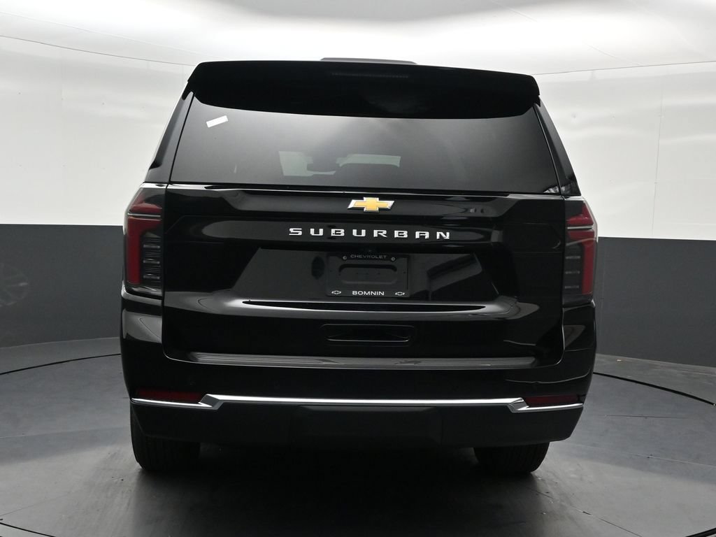 Used 2026 Chevrolet Suburban LS RWD image 4