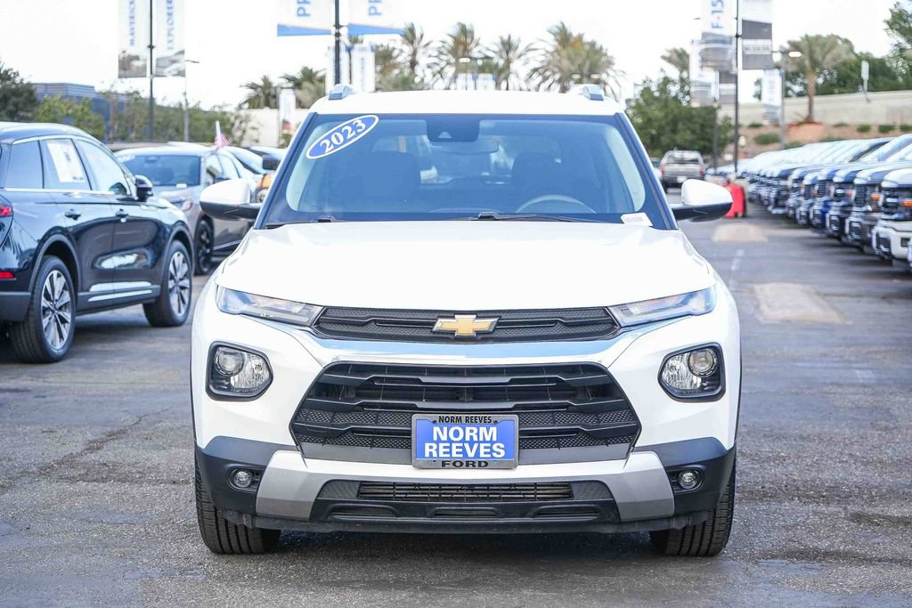 Used 2023 Chevrolet TrailBlazer LT AWD/4WD image 2
