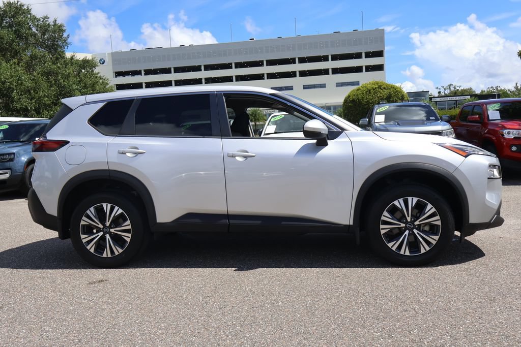 Used 2022 Nissan Rogue SV FWD image 9