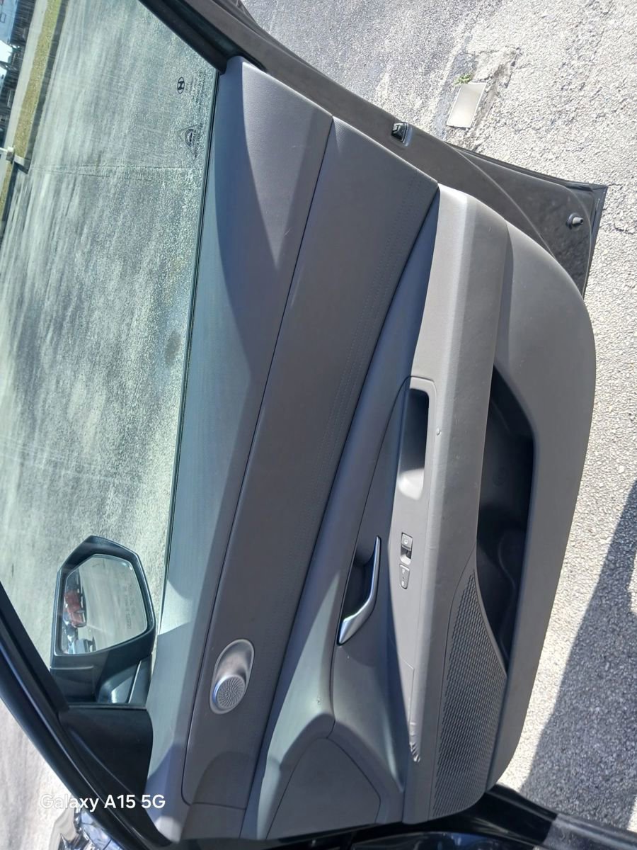 Used 2023 Hyundai Elantra SEL image 17