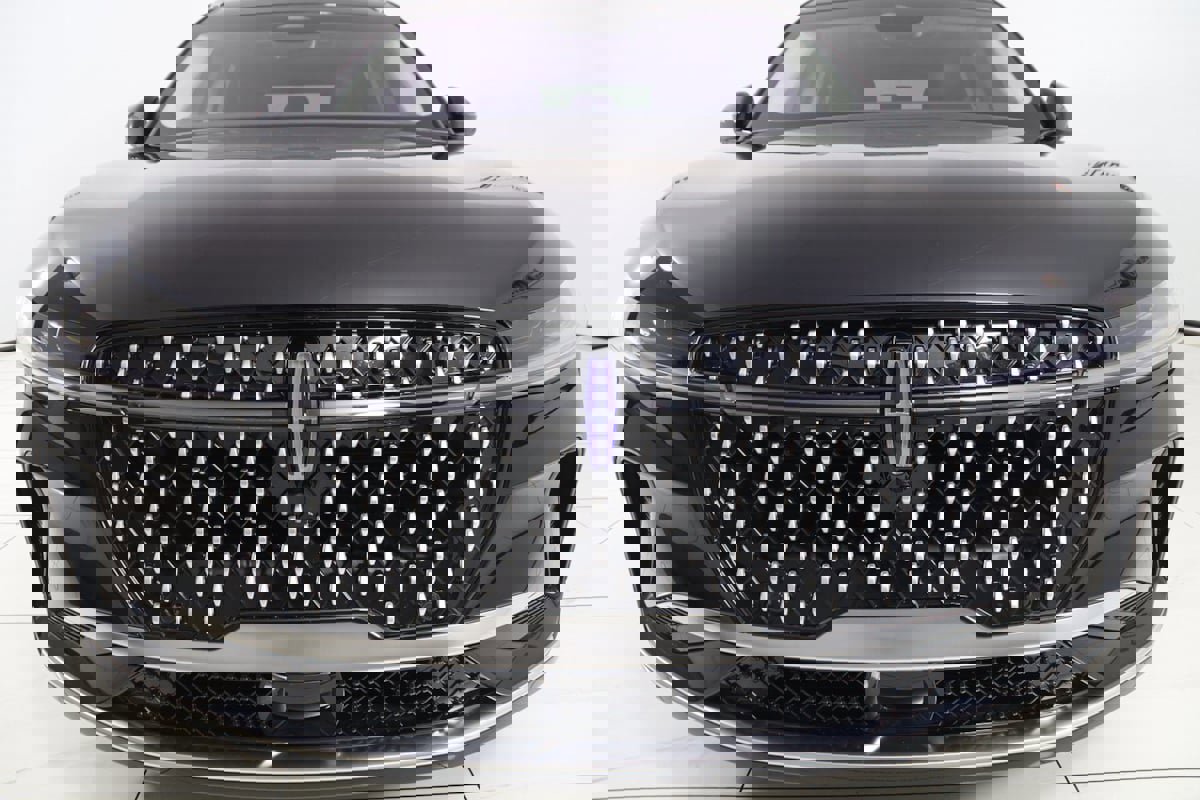 Used 2025 Lincoln Nautilus Reserve AWD/4WD image 52