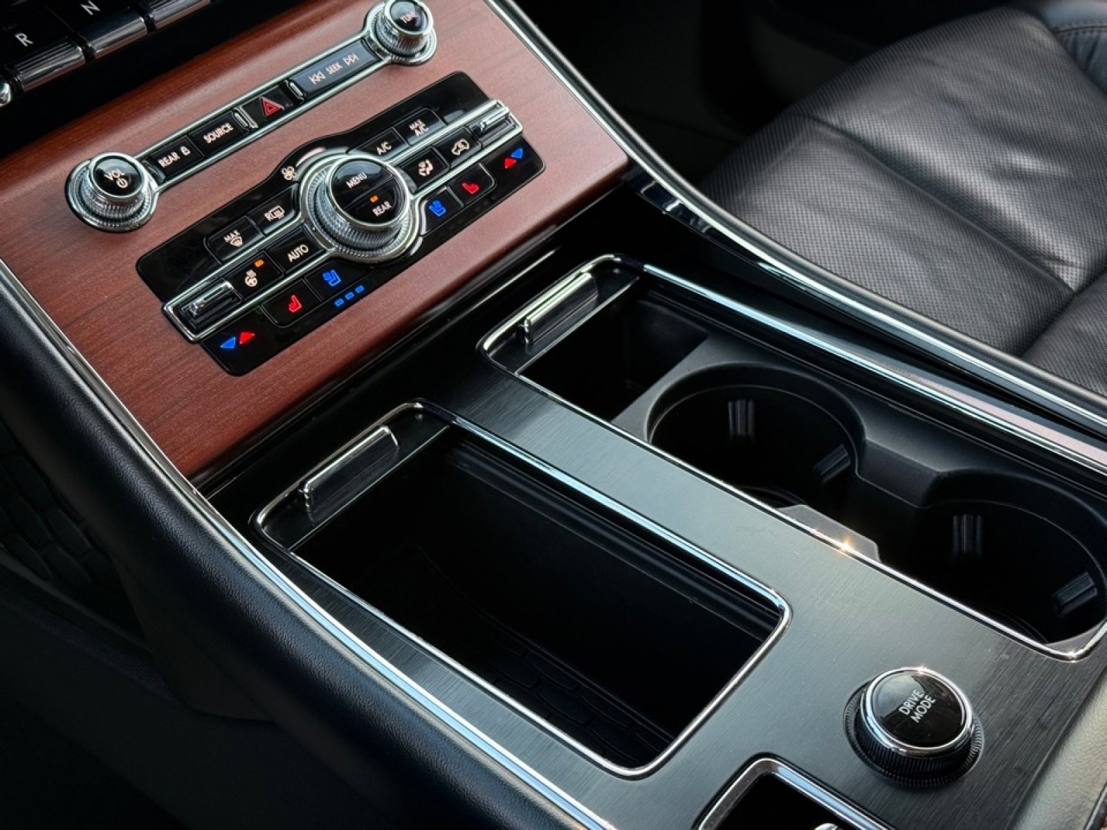 Used 2021 Lincoln Aviator Reserve image 32