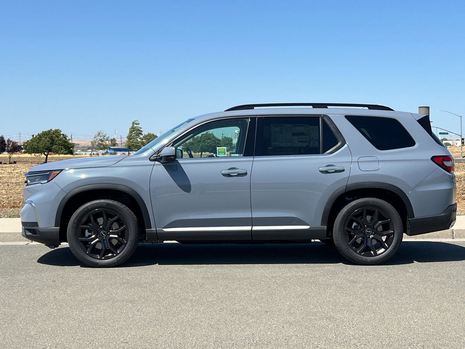 New 2025 Honda Pilot Touring image 7