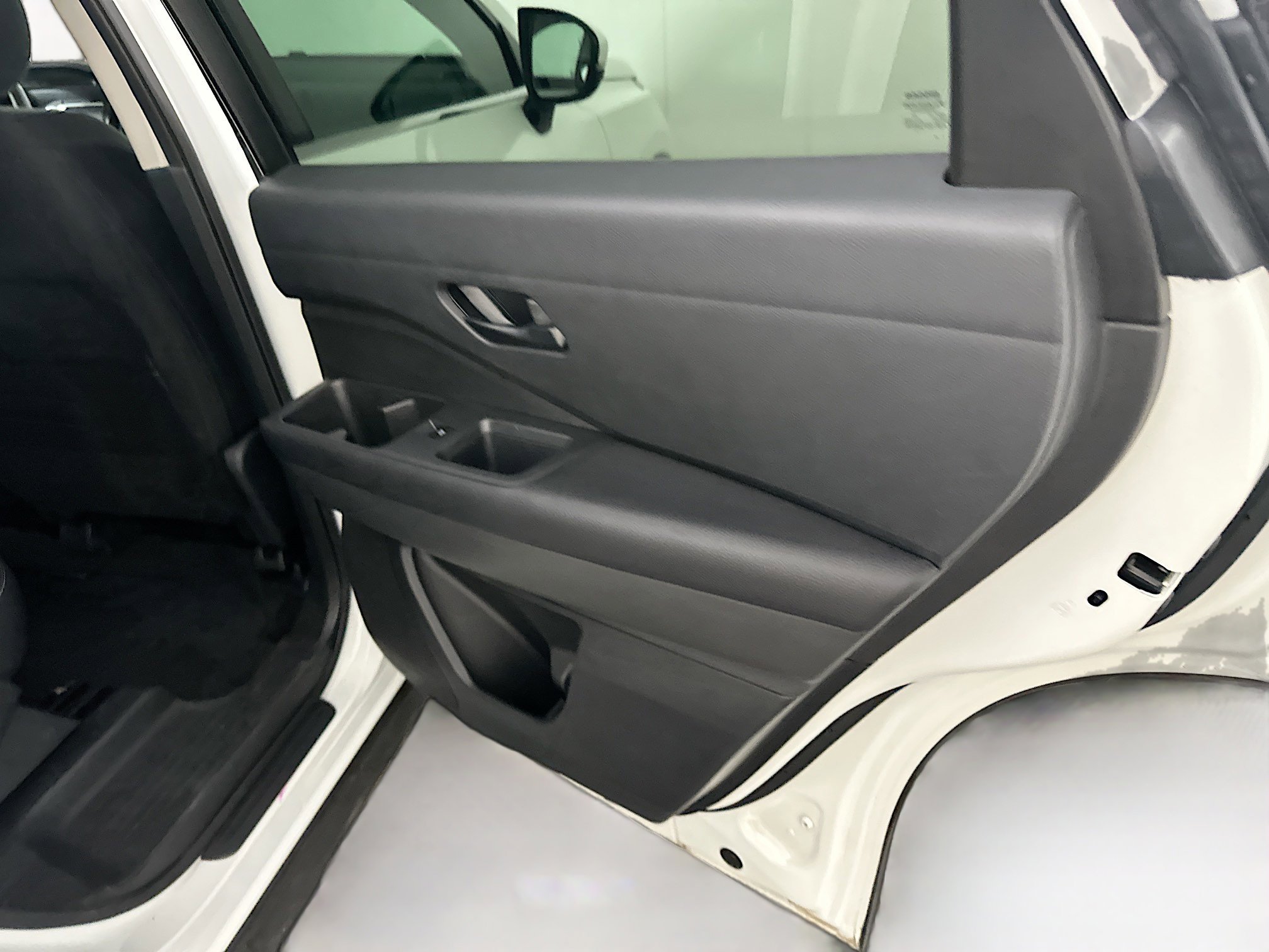 Used 2025 Nissan Pathfinder SV image 31