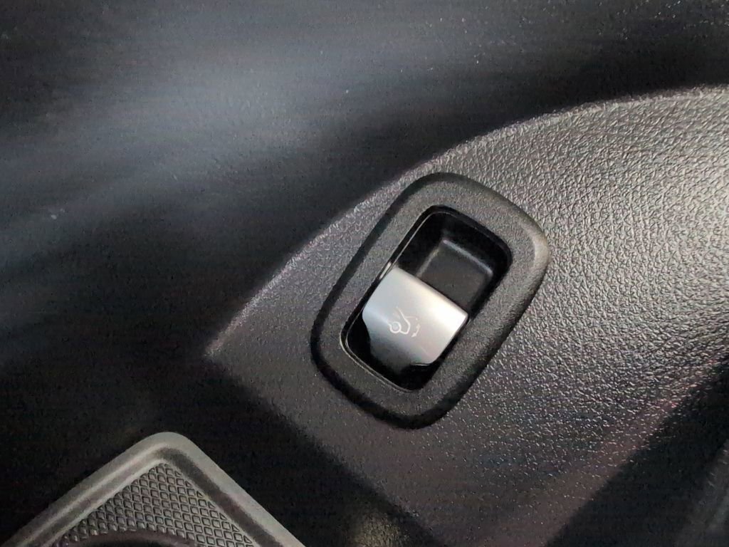 Used 2023 Mercedes-Benz GLC 300 4MATIC image 12