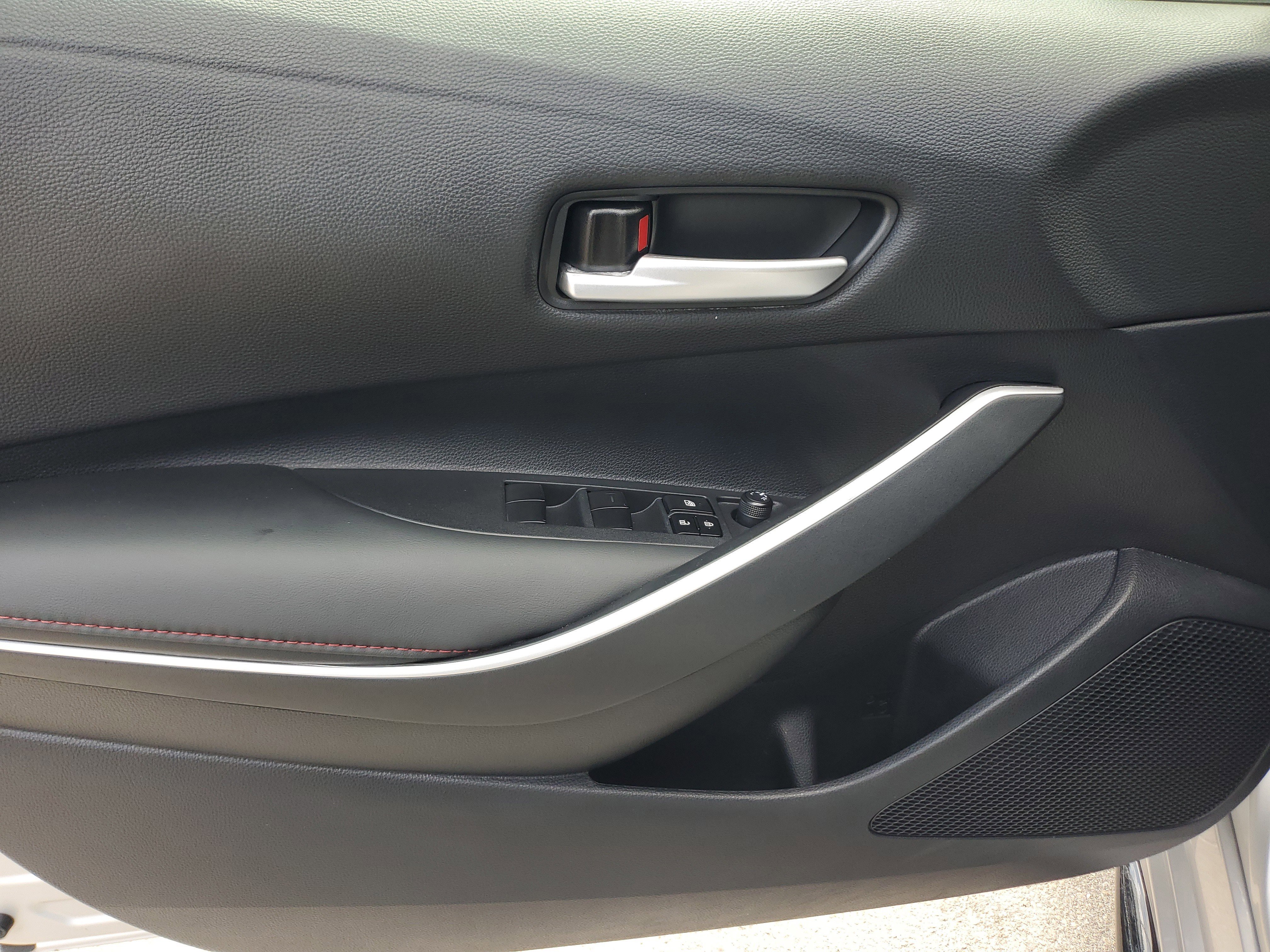 Used 2025 Toyota Corolla SE image 24