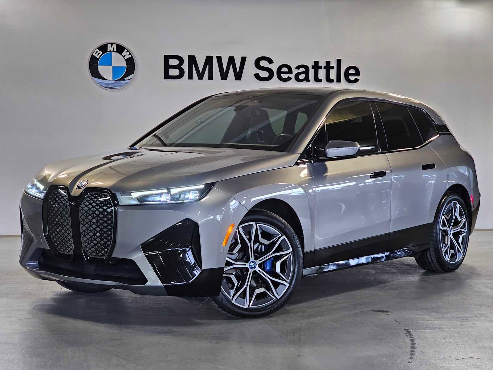 Used 2024 BMW iX xDrive50 w/ Premium Package image 1