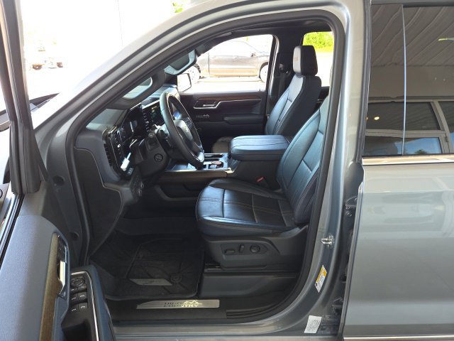 Used 2024 Chevrolet Silverado 1500 High Country AWD/4WD image 19