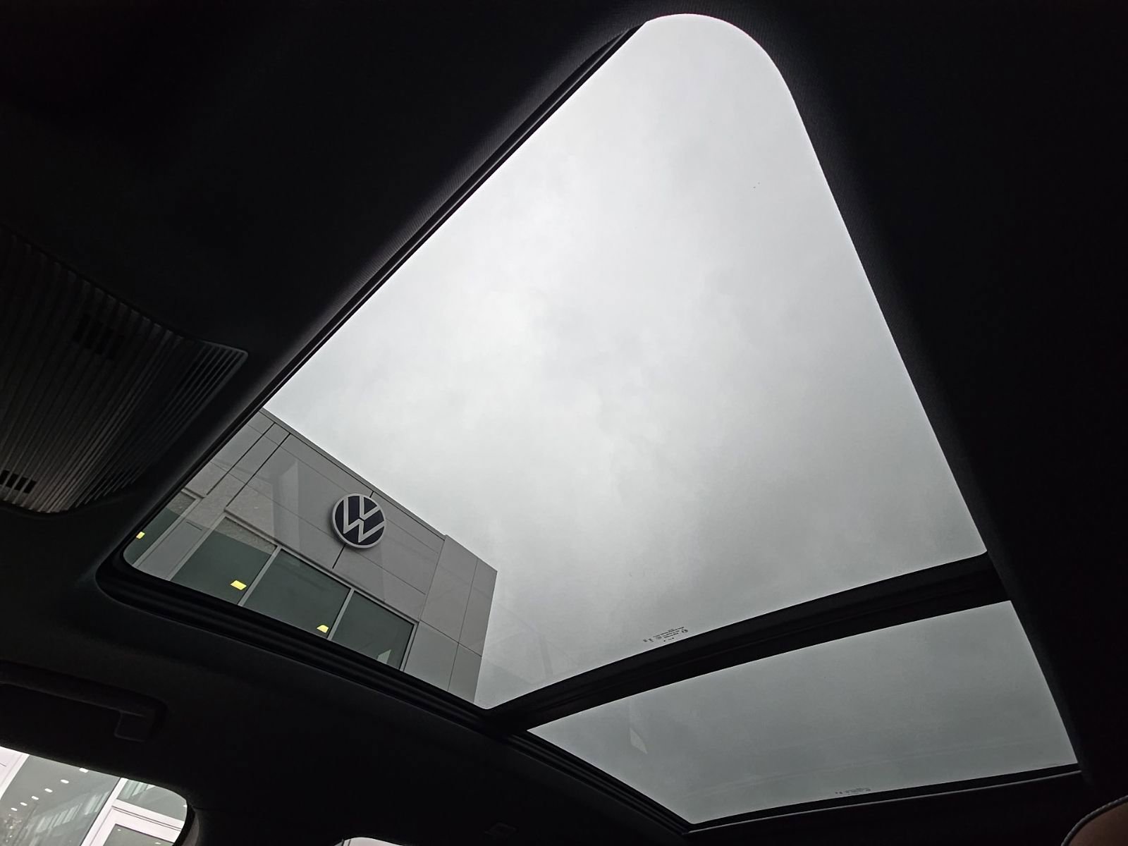 Certified 2026 Volkswagen Tiguan SEL R-Line AWD/4WD image 29