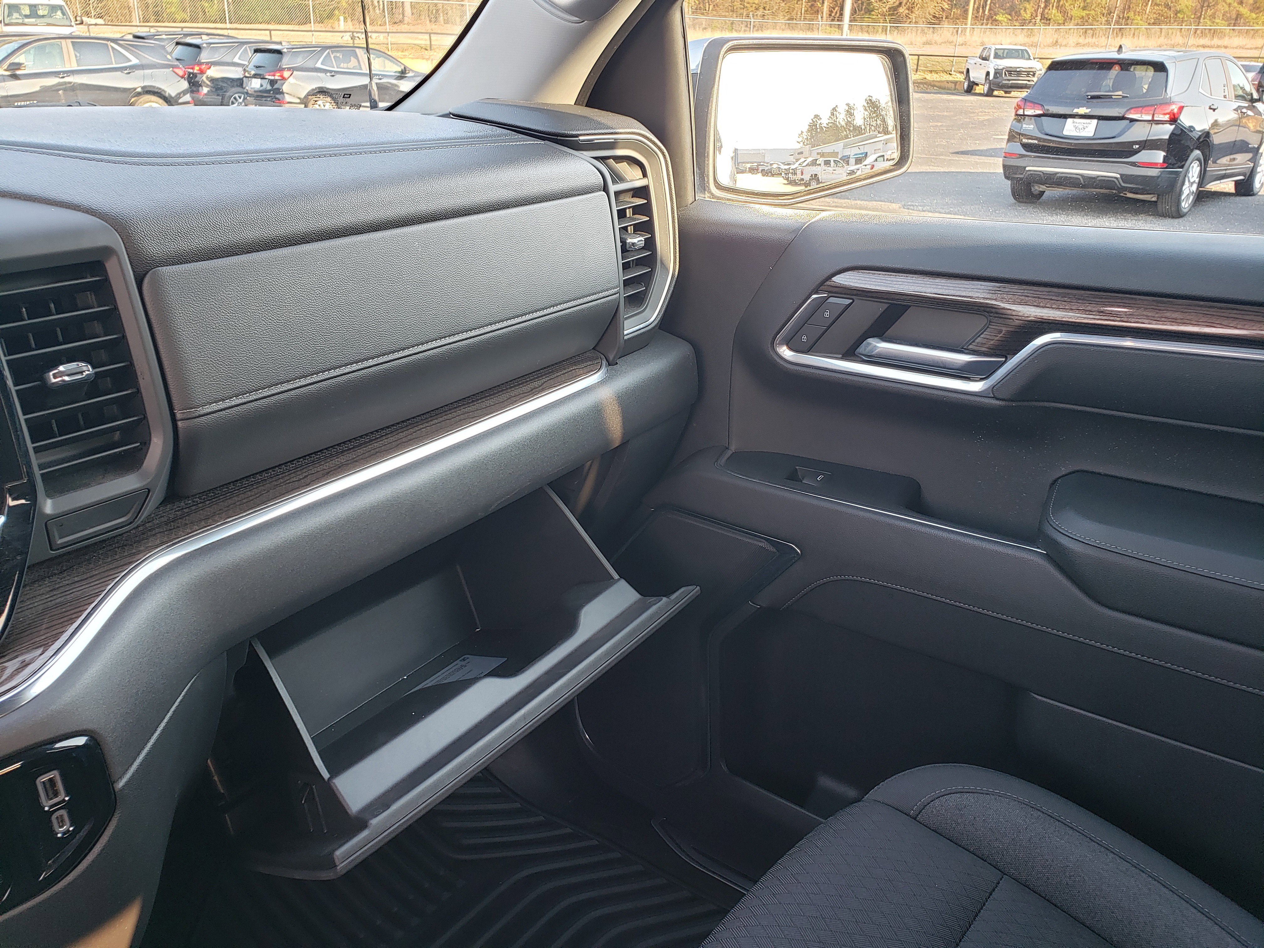 Used 2023 Chevrolet Silverado 1500 LT image 23