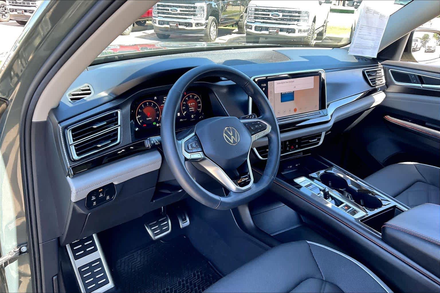 Used 2024 Volkswagen Atlas Peak Edition SEL AWD/4WD image 18