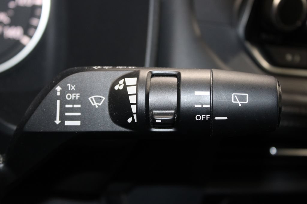 Used 2023 Nissan Rogue SV AWD/4WD image 23