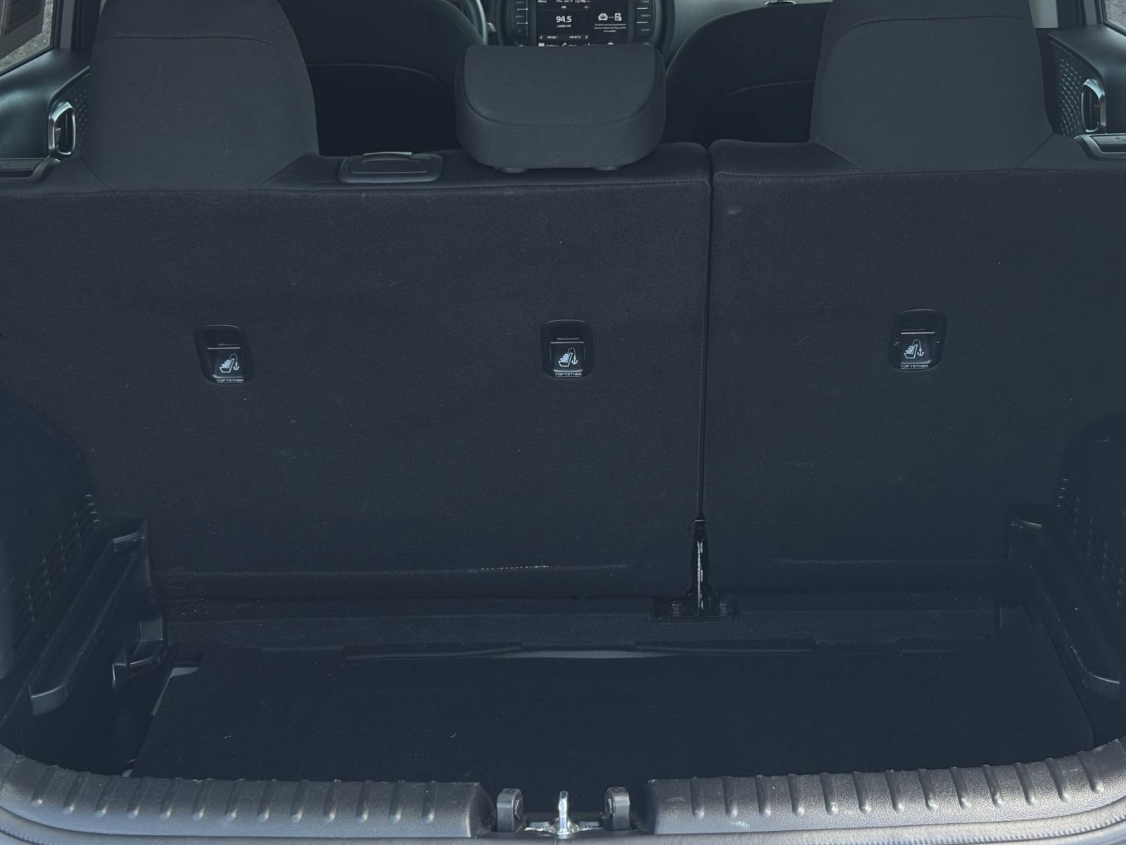 Used 2025 Kia Soul LX w/ LX Technology Package FWD image 21