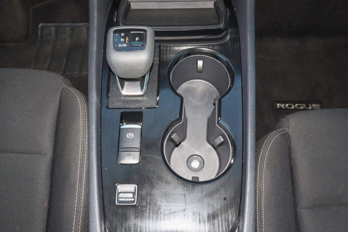 Used 2024 Nissan Rogue S FWD image 19