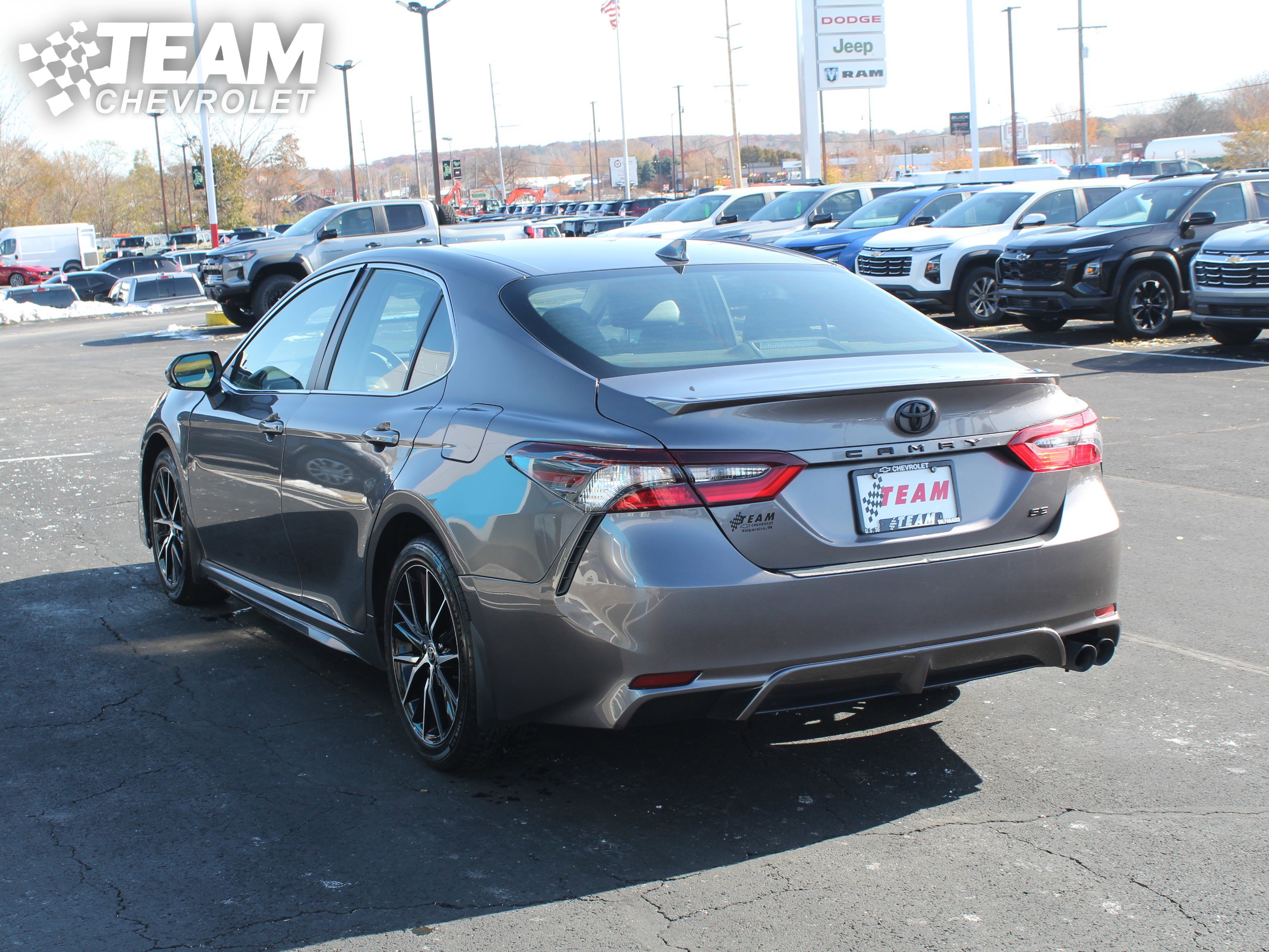 Used 2023 Toyota Camry SE image 6