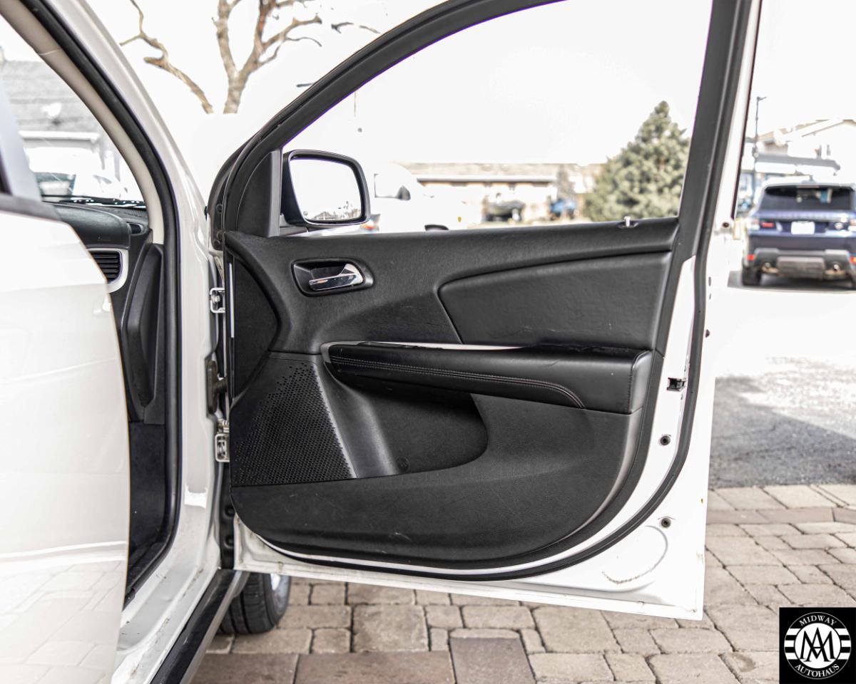 Used 2015 Dodge Journey SXT w/ Flexible Seating Group image 36