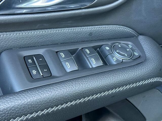 Used 2023 GMC Yukon XL Denali w/ Denali Reserve Package AWD/4WD image 14